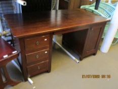 20TH CENTURY MAHOGANY TWIN PEDESTAL OFFICE DESK, 150CM WIDE