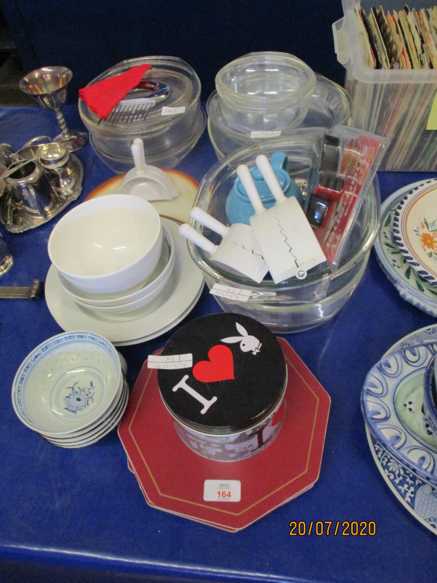 VARIOUS PYREX AND KITCHEN WARE, POTTERY ETC