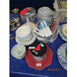 VARIOUS PYREX AND KITCHEN WARE, POTTERY ETC