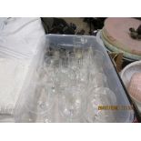 BOX CONTAINING VARIOUS GLASS WARE