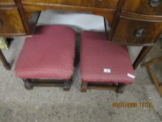 PAIR OF MATCHING JOINTED FOOT STOOLS, EACH LENGTH APPROX 46CM