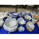 QUANTITY OF VARIOUS VINTAGE BLUE AND WHITE TRANSFER PRINTED CERAMICS INCLUDING MASON’S SPODE ETC