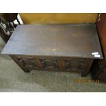 MID-20TH CENTURY REPRODUCTION OAK COFFER, APPROX 91CM