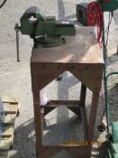 METALWORK BENCH WITH LARGE VICE, 46 X 37CM