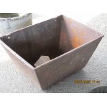 METAL PLANTER 47 X 61CM