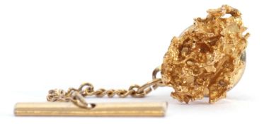 High grade yellow metal "nugget" finial pin, in a gold plated tie pin fitting, the finial weighs 1.
