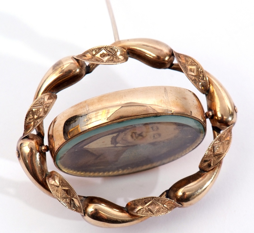 Victorian mourning brooch, the double glazed oval reversible centre with photograph of a - Image 3 of 4