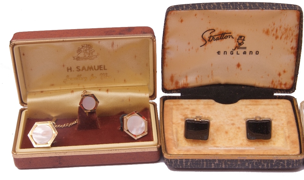 Mixed Lot: two pairs of cased vintage cuff links with swivel fittings, a matching tie pin and cuff - Image 3 of 4