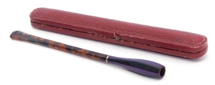 Art Deco Bakelite and faux tortoiseshell cigarette holder, 15cm long, cased