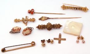 Mixed Lot: a 9ct stamped cross, antique agate and citrine stick pins, a 15ct gold Etruscan brooch, a
