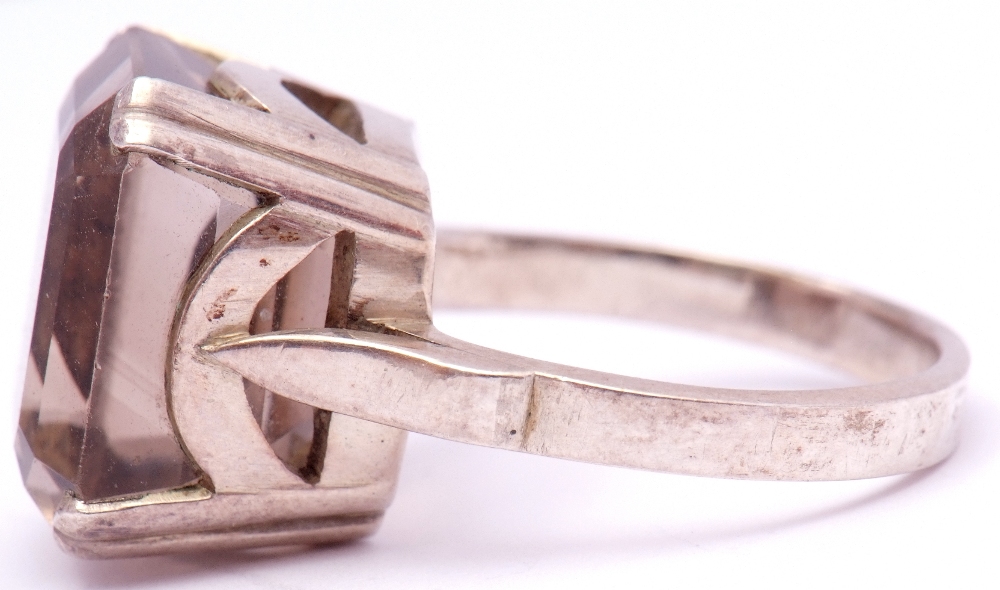 Modern stepped cut quartz dress ring raised in a pierced box white metal mount, size M - Image 5 of 6
