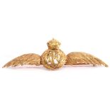 15ct stamped RFC Wings Sweetheart brooch, 6cm long, 4.1gms, cased