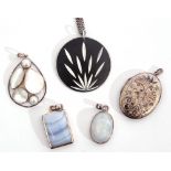 Mixed Lot: silver oval shaped locket, with engraved and chased front, two modern 925 framed agate