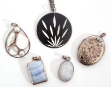 Mixed Lot: silver oval shaped locket, with engraved and chased front, two modern 925 framed agate