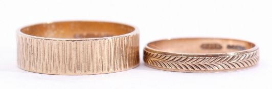 Mixed Lot: 9ct gold textured wedding band, together with a 9ct gold ring engraved with a geometric