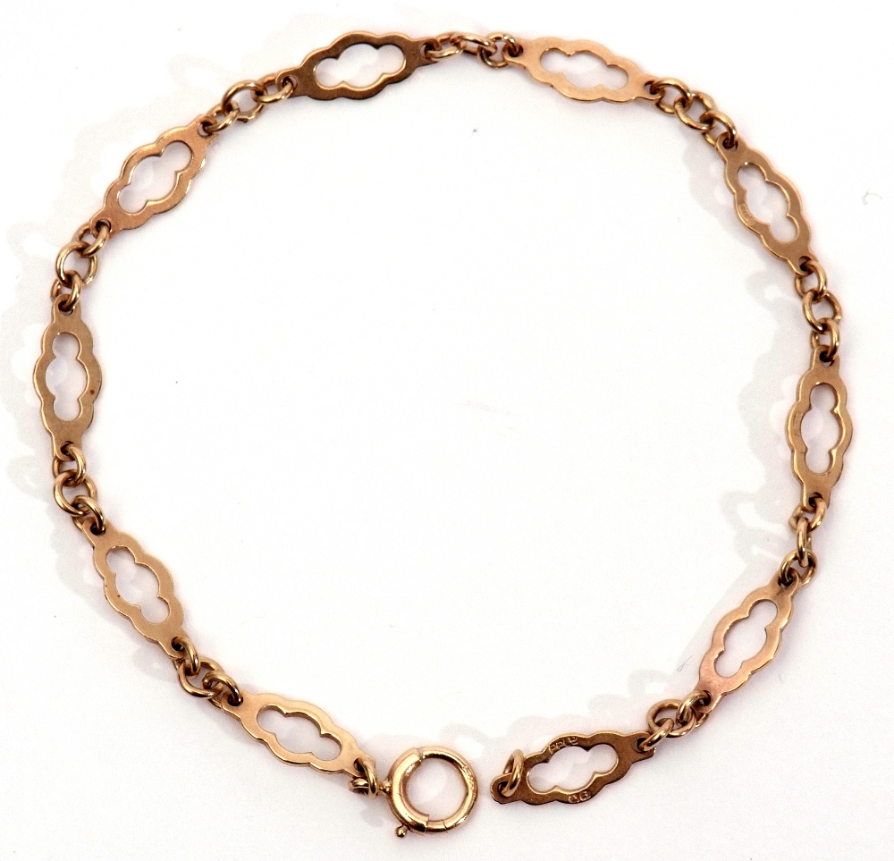 9ct stamped bracelet, a design featuring 10 pierced oval shaped links joined by circular chain - Image 4 of 4