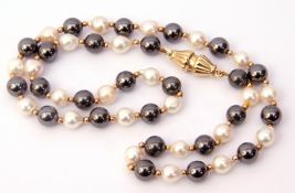 Mixed Lot: black and white freshwater pearl single row necklace, bead size 7-7.5mm, with the