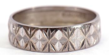 18ct white gold wedding ring, engraved and chased with a floral design, 3.1gms, size R