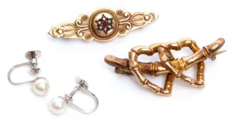 Mixed Lot: antique 9ct gold double heart brooch, Victorian 9ct gold Etruscan revival brooch,