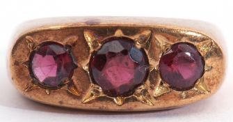 9ct gold and garnet three-stone ring featuring three graduated round cut faceted garnets, each