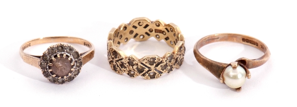 Mixed Lot: 9ct gold and cultured pearl ring, a 9ct gold paste set band, together with a 9ct gold - Image 2 of 5