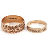 Mixed Lot: 9ct gold wedding ring, chased and engraved with a geometric design, together with a 9ct