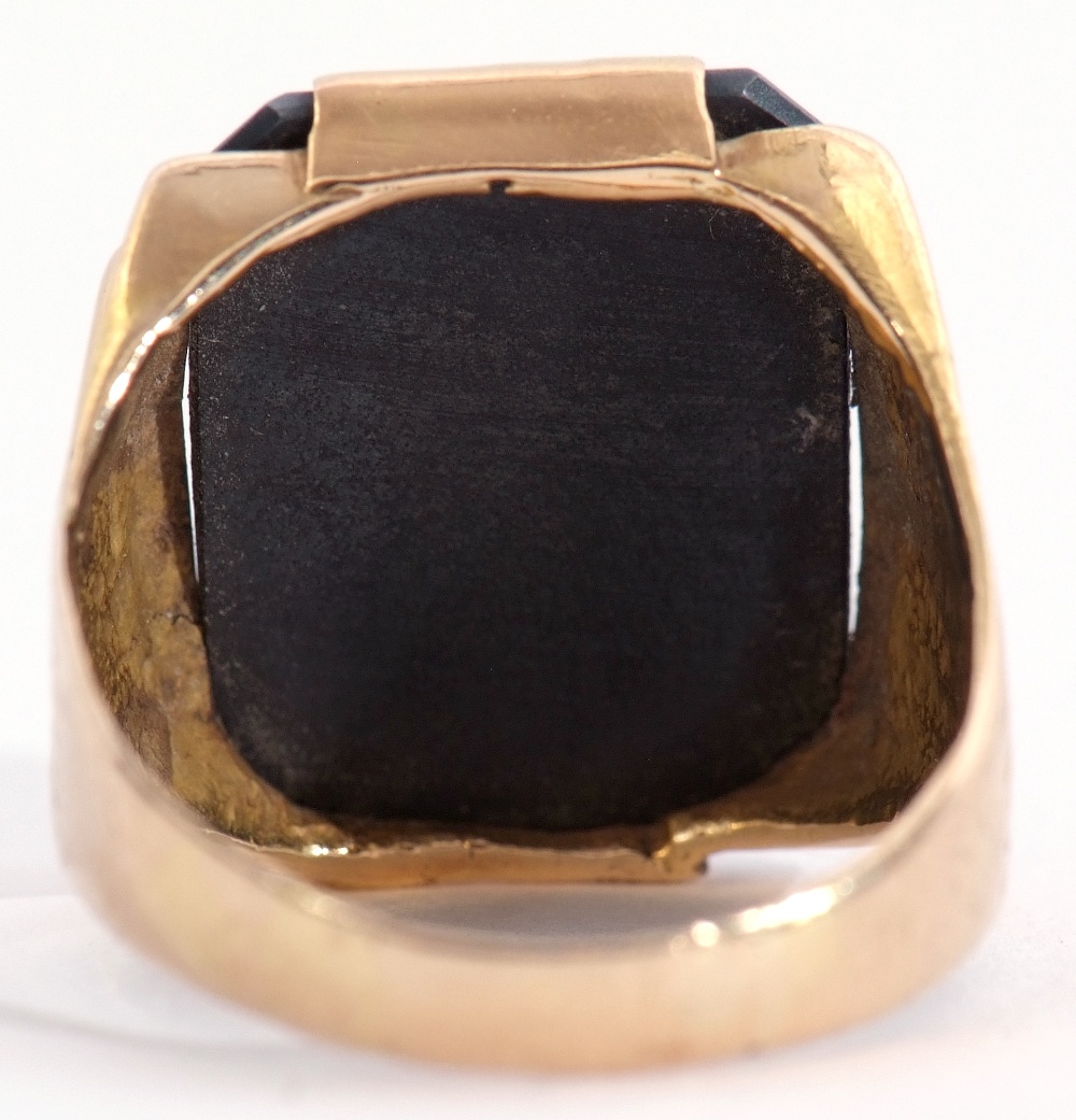 Mid-grade yellow metal and haematite signet ring, the rectangular shaped panel 18 x 9mm, raised - Image 6 of 10