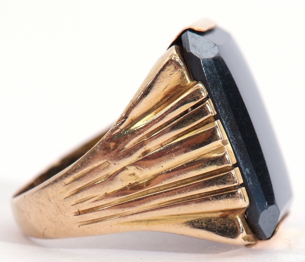 Mid-grade yellow metal and haematite signet ring, the rectangular shaped panel 18 x 9mm, raised - Image 8 of 10