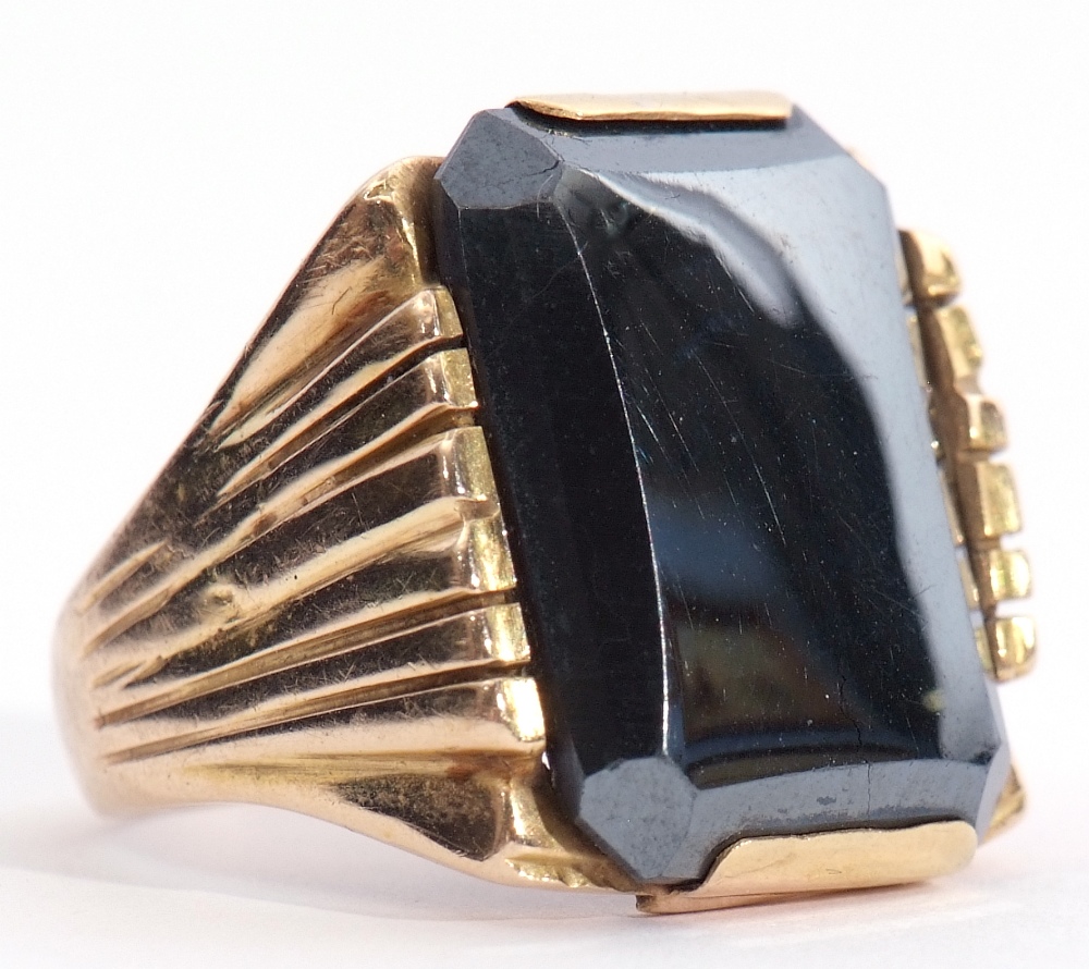 Mid-grade yellow metal and haematite signet ring, the rectangular shaped panel 18 x 9mm, raised - Image 9 of 10