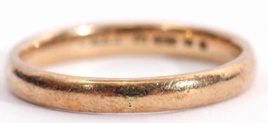 9ct gold wedding ring of plain polished design, size Q/R, 2.5gms