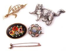 Mixed Lot: 15ct stamped seed pearl spray brooch, a cat brooch and two millefiori decorated brooches