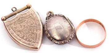 Mixed Lot: 9ct gold ring, Birmingham 1906; antique heart shaped gold plated locket, chased and