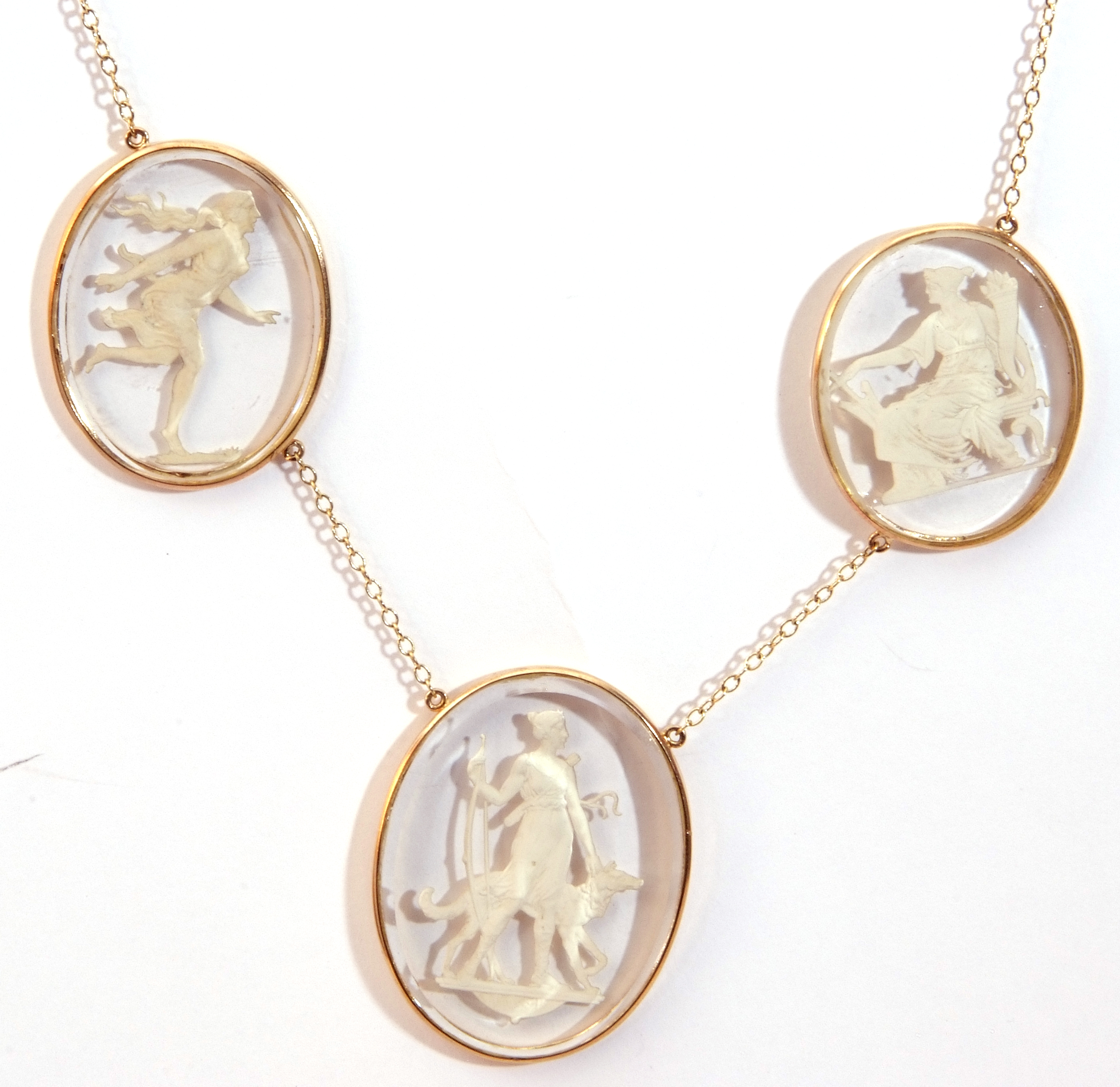 9ct gold glass intaglio necklace featuring 3 graduated glass intaglios depicting classical figures - Image 2 of 2