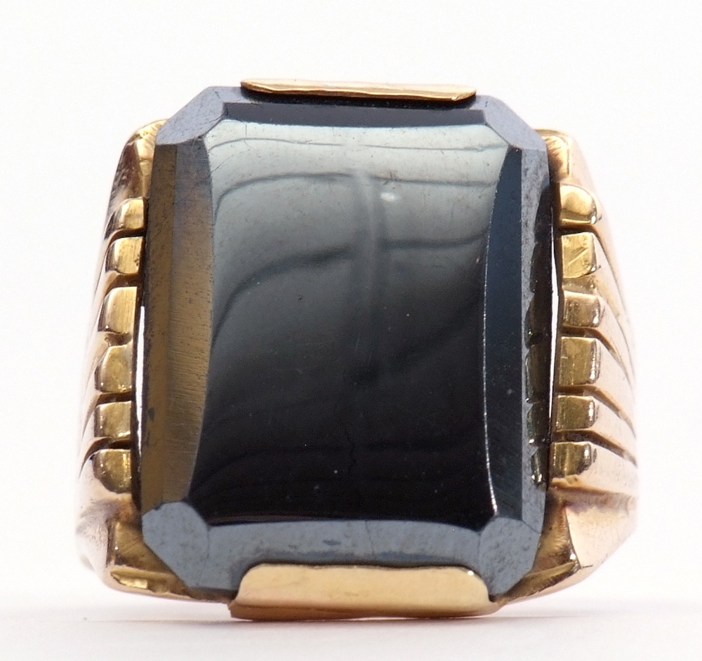 Mid-grade yellow metal and haematite signet ring, the rectangular shaped panel 18 x 9mm, raised - Image 2 of 10