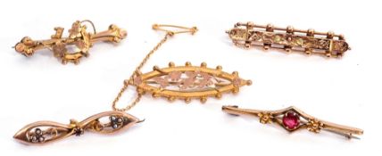 Mixed Lot: five late 19th/early 20th century 9ct gold brooches, a horseshoe, a two-tone coloured