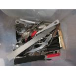 BOX CONTAINING VARIOUS HOUSEHOLD CUTLERY AND KITCHEN IMPLEMENTS