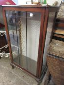 MID-20TH CENTURY CHINA OR DISPLAY CABINET WITH PAINTED DETAIL TO GLAZED FRONT DOOR, WIDTH APPROX