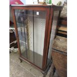 MID-20TH CENTURY CHINA OR DISPLAY CABINET WITH PAINTED DETAIL TO GLAZED FRONT DOOR, WIDTH APPROX