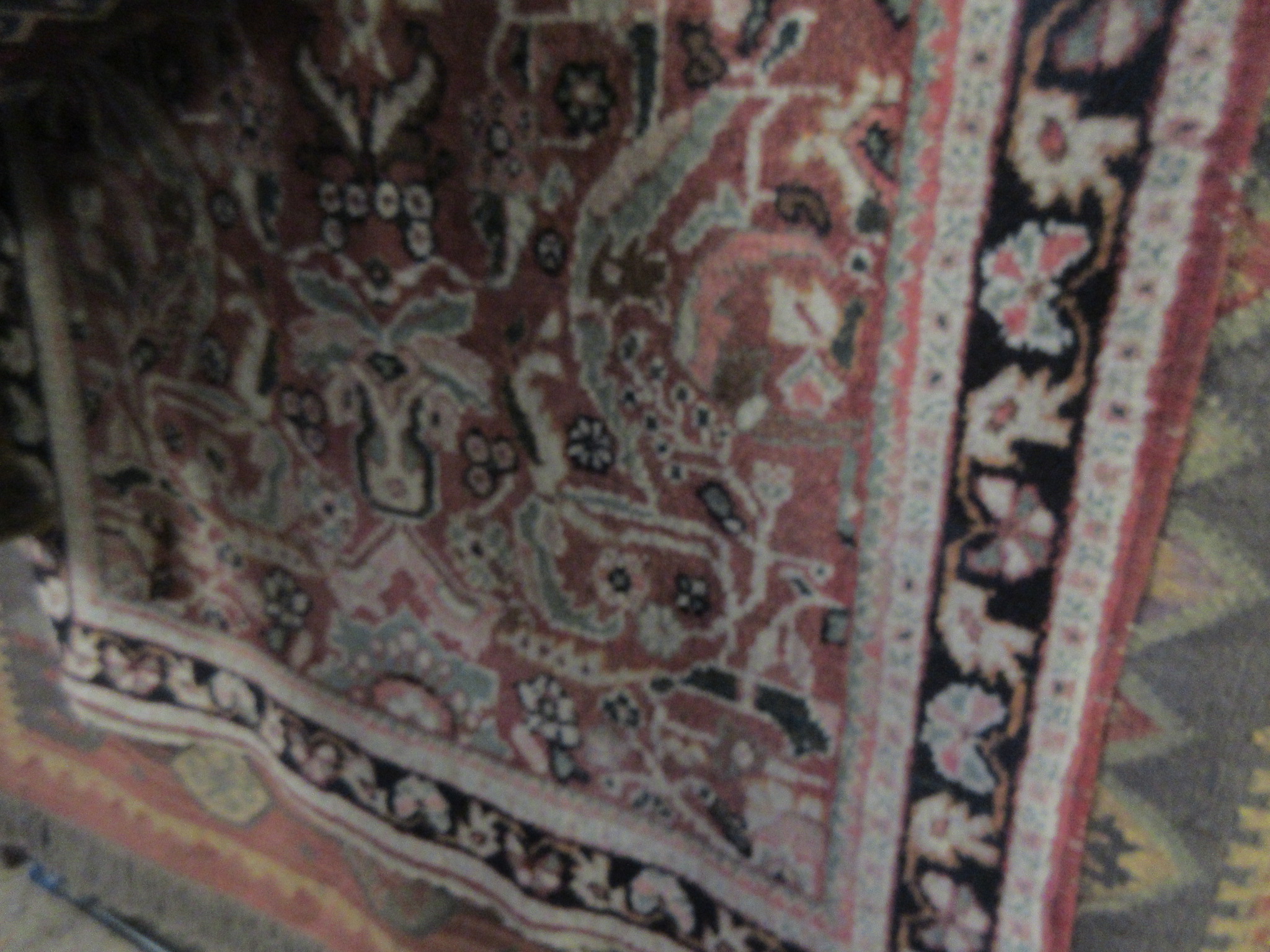 PATTERNED CARPET WITH STYLISED FLORAL DESIGN, WIDTH APPROX 122CM