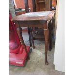 SMALL LEATHER TOPPED TABLE, WIDTH APPROX 30CM