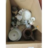 BOX CONTAINING VARIOUS CERAMICS INCLUDING PAIR OF FLORAL DECORATED DOULTON LAMBETH VASES (ONE A/