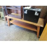 MODERN COFFEE TABLE, LENGTH APPROX 117CM