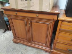 MODERN SIDE CABINET OR SIDEBOARD, WIDTH APPROX 91CM MAX