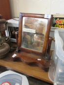 SMALL EARLY 20TH CENTURY MAHOGANY TABLE TOP MIRROR, HEIGHT APPROX 39CM