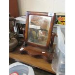SMALL EARLY 20TH CENTURY MAHOGANY TABLE TOP MIRROR, HEIGHT APPROX 39CM