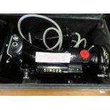 CASED SINGER MINIATURE ELECTRIC SEWING MACHINE