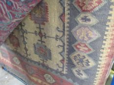 LARGE PATTERNED CARPET WITH GEOMETRIC DESIGN, WIDTH APPROX 183CM