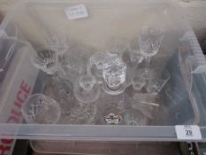 BOX OF MIXED GLASS WARE INCLUDING DECANTER, BRANDY GLASSES ETC