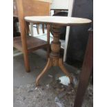 SMALL CIRCULAR OAK SIDE TABLE, DIAM APPROX 45CM