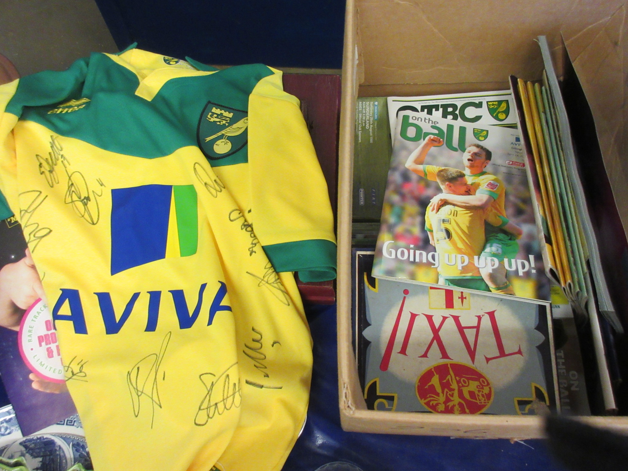 BOX CONTAINING VARIOUS COLLECTIBLES INCLUDING NORWICH CITY FOOTBALL PROGRAMMES, BOXED TAXI GAME - Image 2 of 2